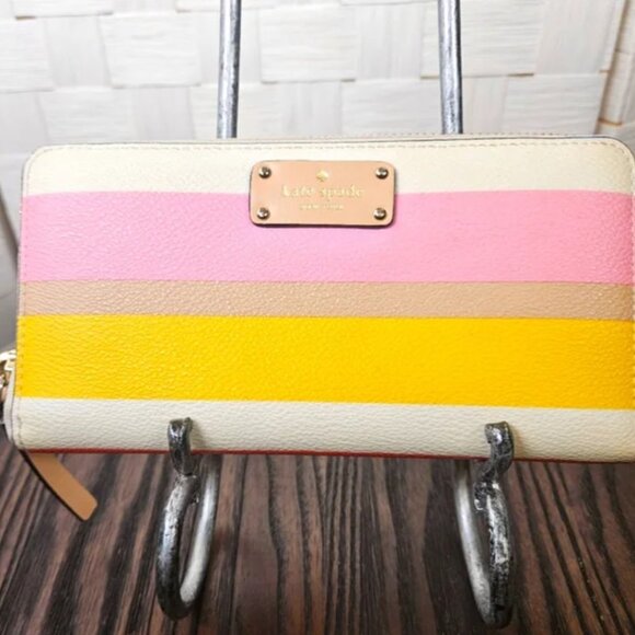 Kate Spade New York Neda Grove Street Dune Stripe Leather Zip Around Wallet EUC - Picture 1 of 11